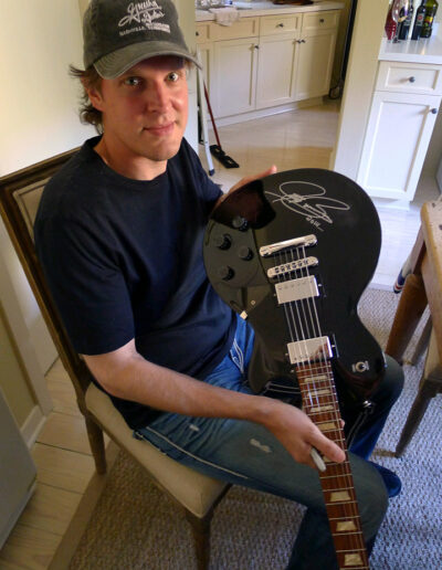 Joe Bonamassa signing his Gibson Les Paul to give to Jason Becker